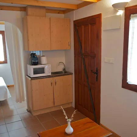 La Cerca Del Alcornoque * Casas de Belvis